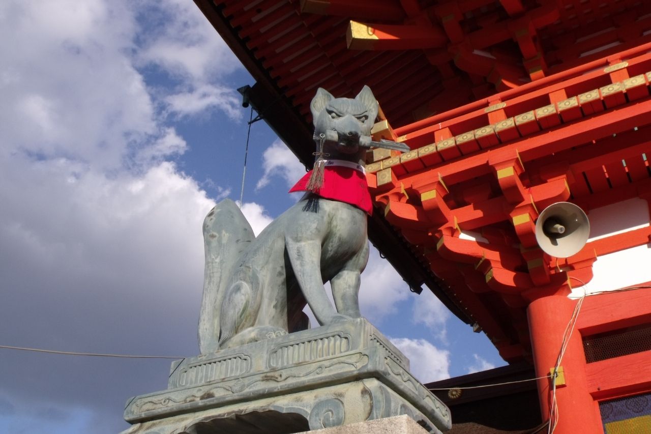 Inari in seiner Fuchsgestalt Statue