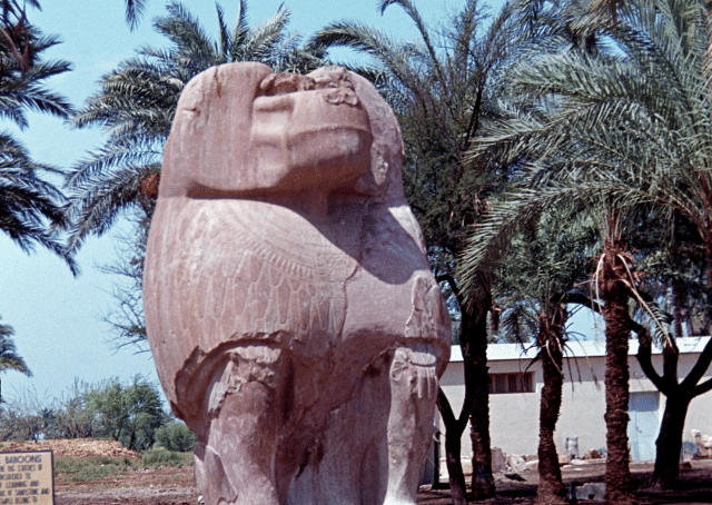 Statue des antiken ägyptischen Gottes Babi