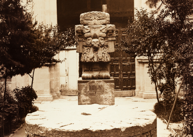 Statue der Coatlicue