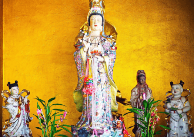 Statuen chinesischer Göttinnen