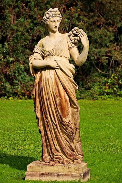 Wie wirkte Aphrodite in der Ilias als Auslöserin des Krieges?