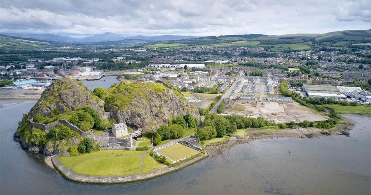 Dumbarton Rock, das Zentrum des Königreichs Alclud, wo König Arthur Hoel zurückließ