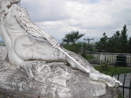 Achilles wird von Paris mit einem vergifteten Pfeil in die Ferse getroffen
