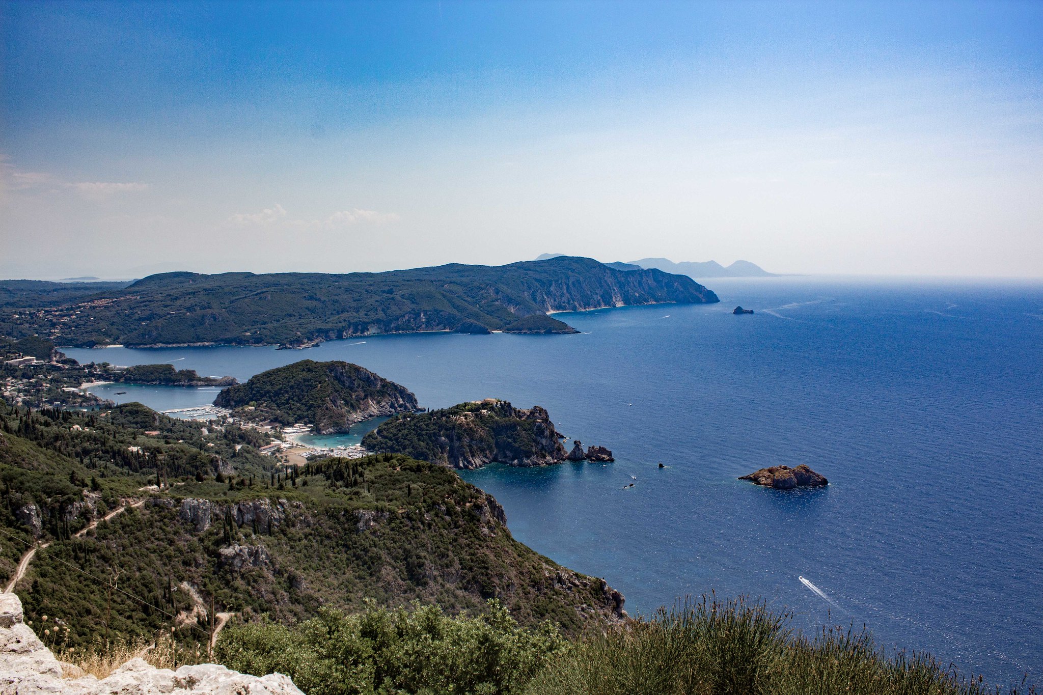 Blick auf Korfu, die wahrscheinliche Insel Scheria. Foto von Damian Atlas, CC-BY 2.0