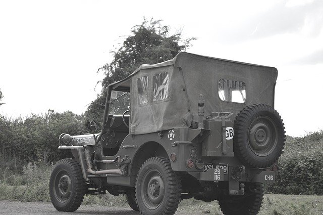 Militärjeep während der Suezkrise